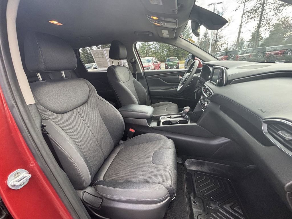 Used 2019 Hyundai Santa Fe SE image 16