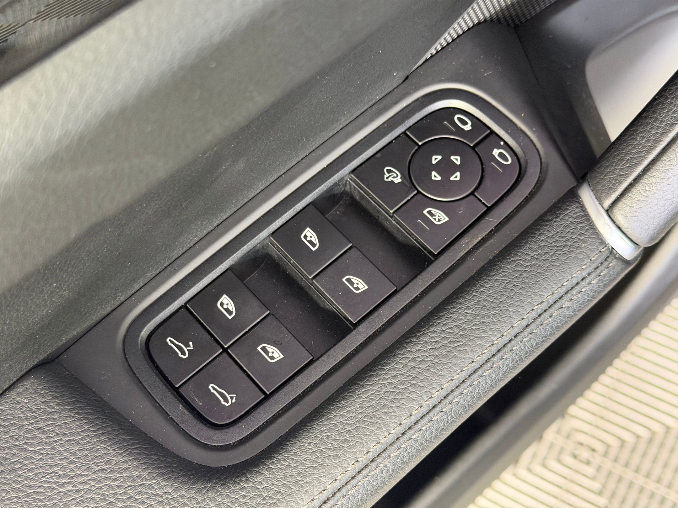 Used 2022 Porsche Cayenne AWD/4WD image 12