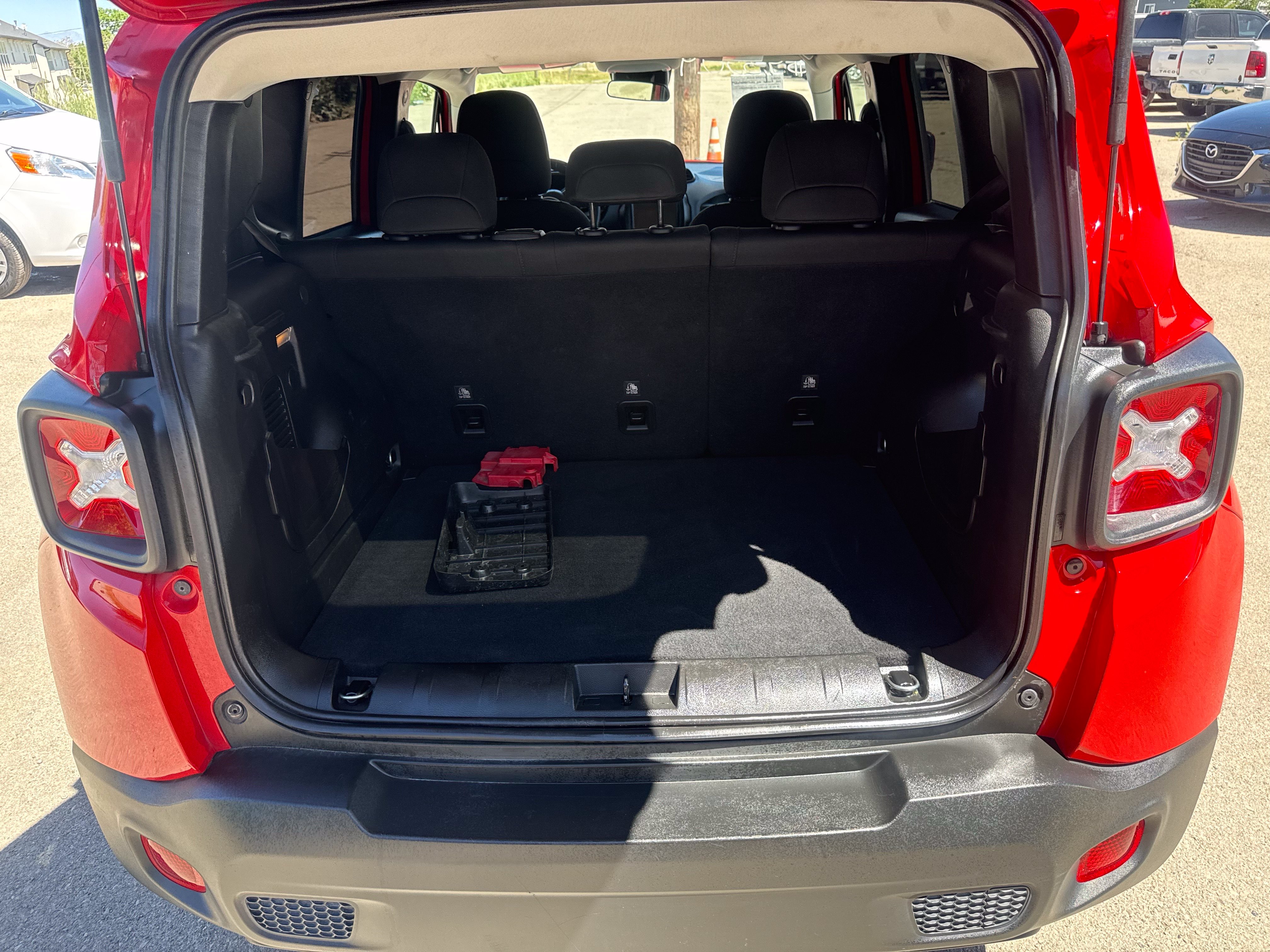 Used 2021 Jeep Renegade Latitude AWD/4WD image 19