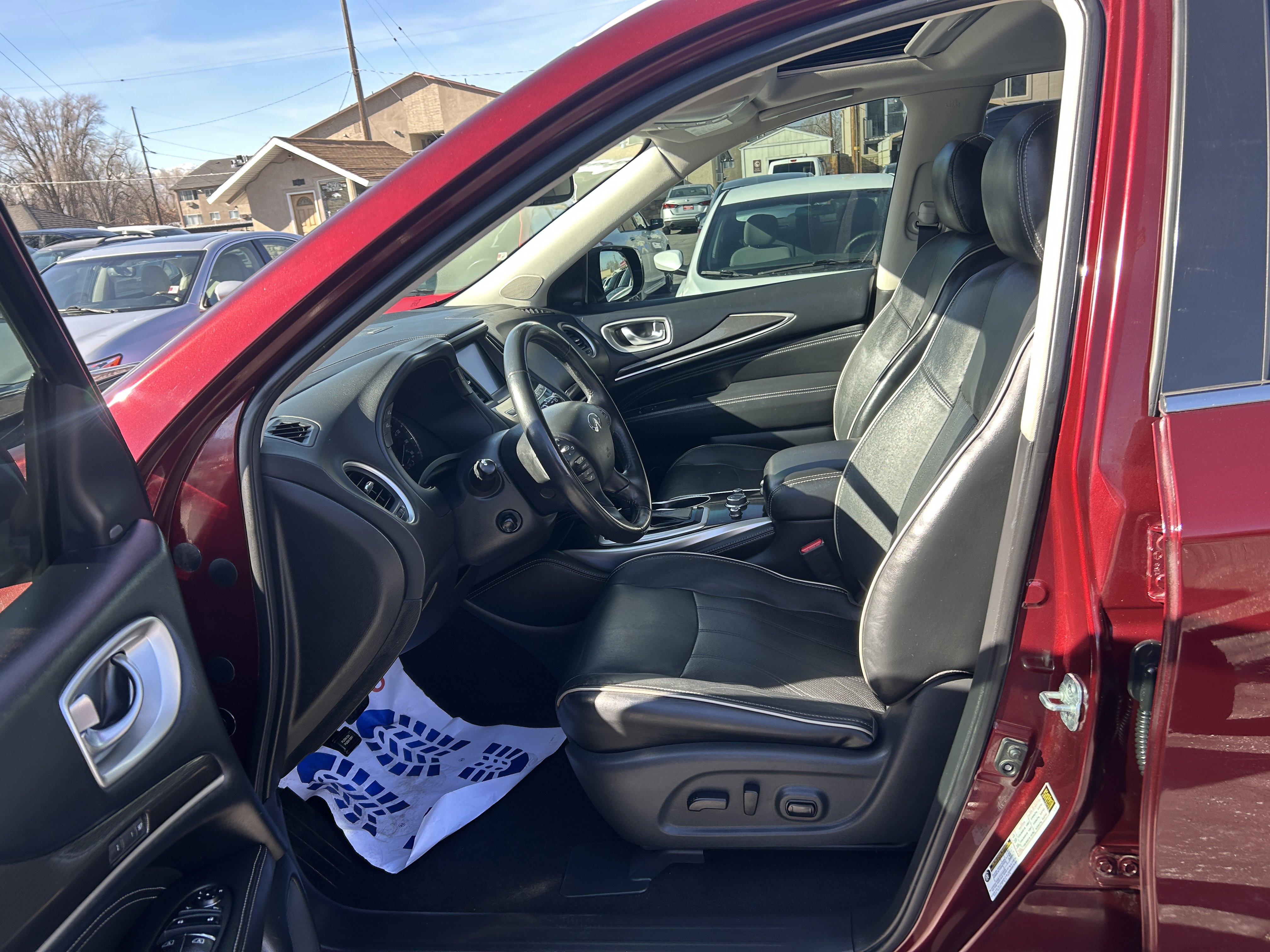 Used 2019 INFINITI QX60 Luxe w/ Essential Package image 16