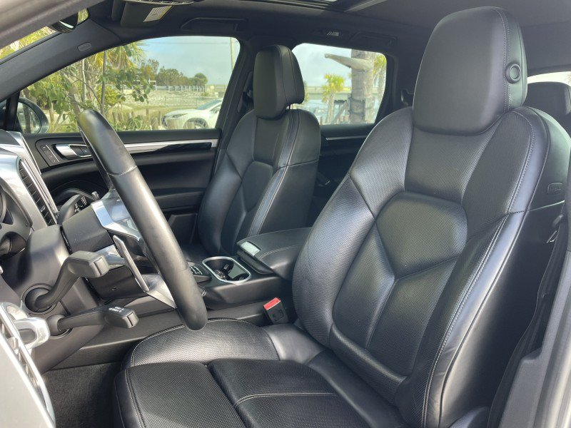 Used 2017 Porsche Cayenne Platinum Edition AWD/4WD image 2