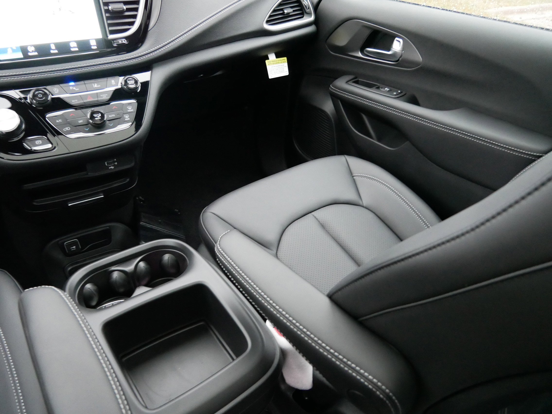 New 2026 Chrysler Pacifica Select image 11