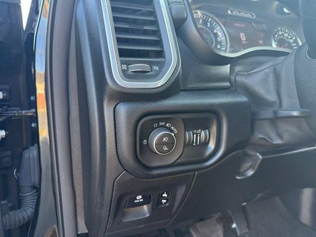 Used 2019 RAM 1500 Laramie AWD/4WD image 16