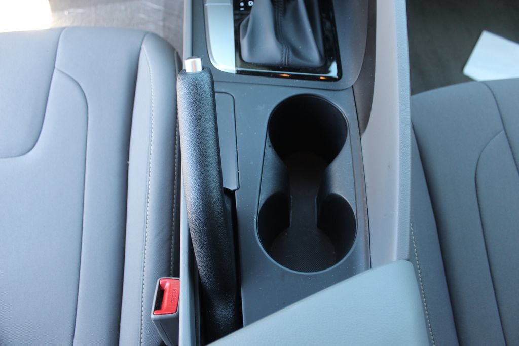 Used 2025 Hyundai Elantra Sport FWD image 17