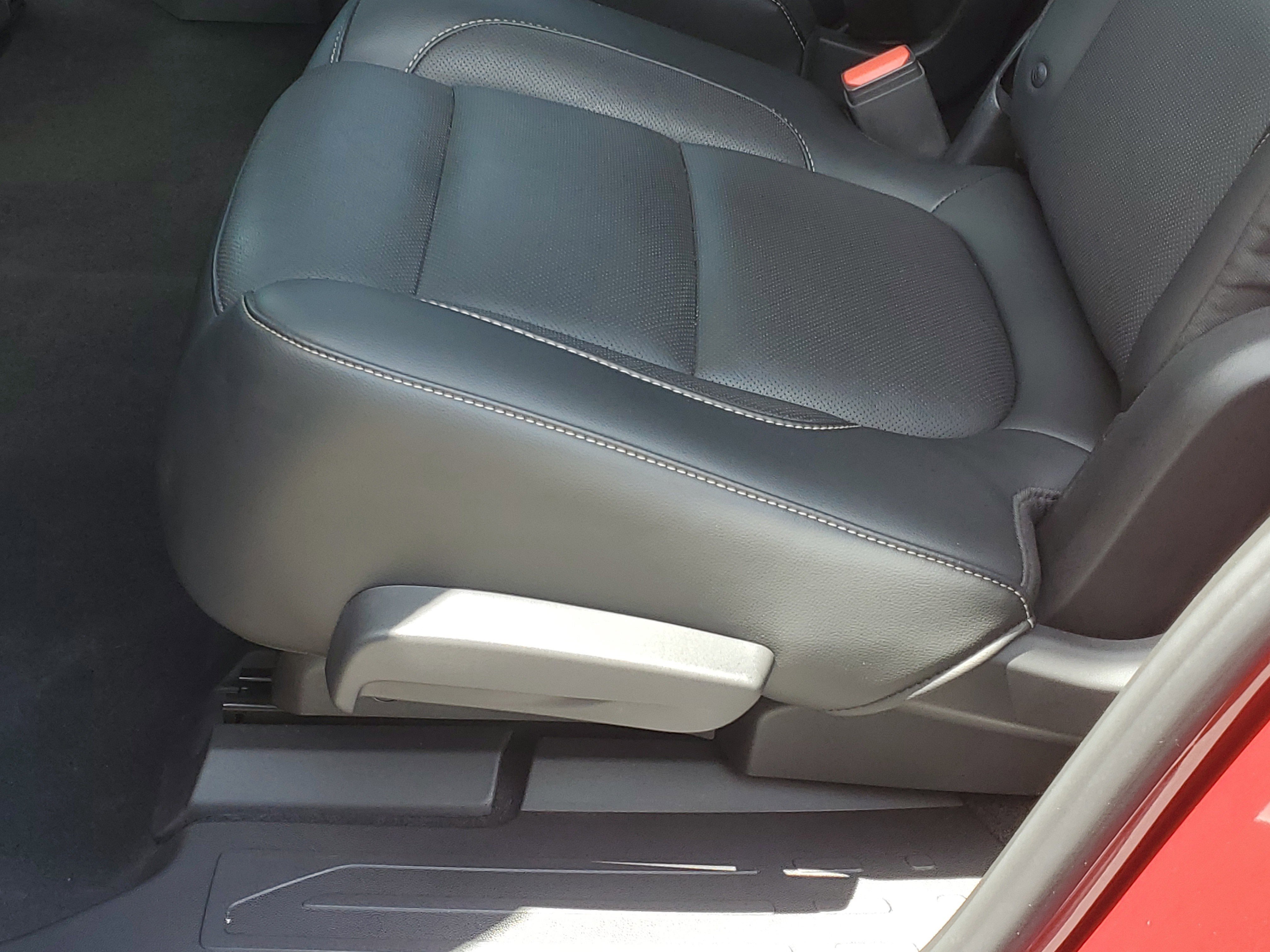 Used 2018 GMC Acadia SLT w/ LPO, Floor Liner Package image 14