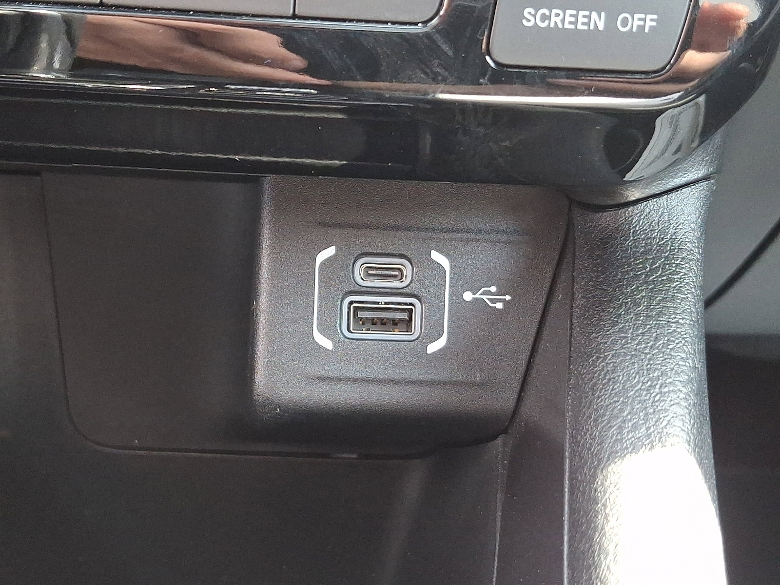 Used 2024 Jeep Compass Latitude w/ Sun and Sound Group image 24