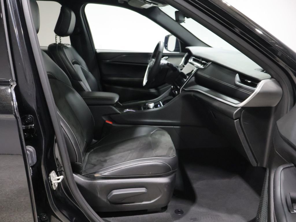 Used 2023 Jeep Grand Cherokee Altitude image 25