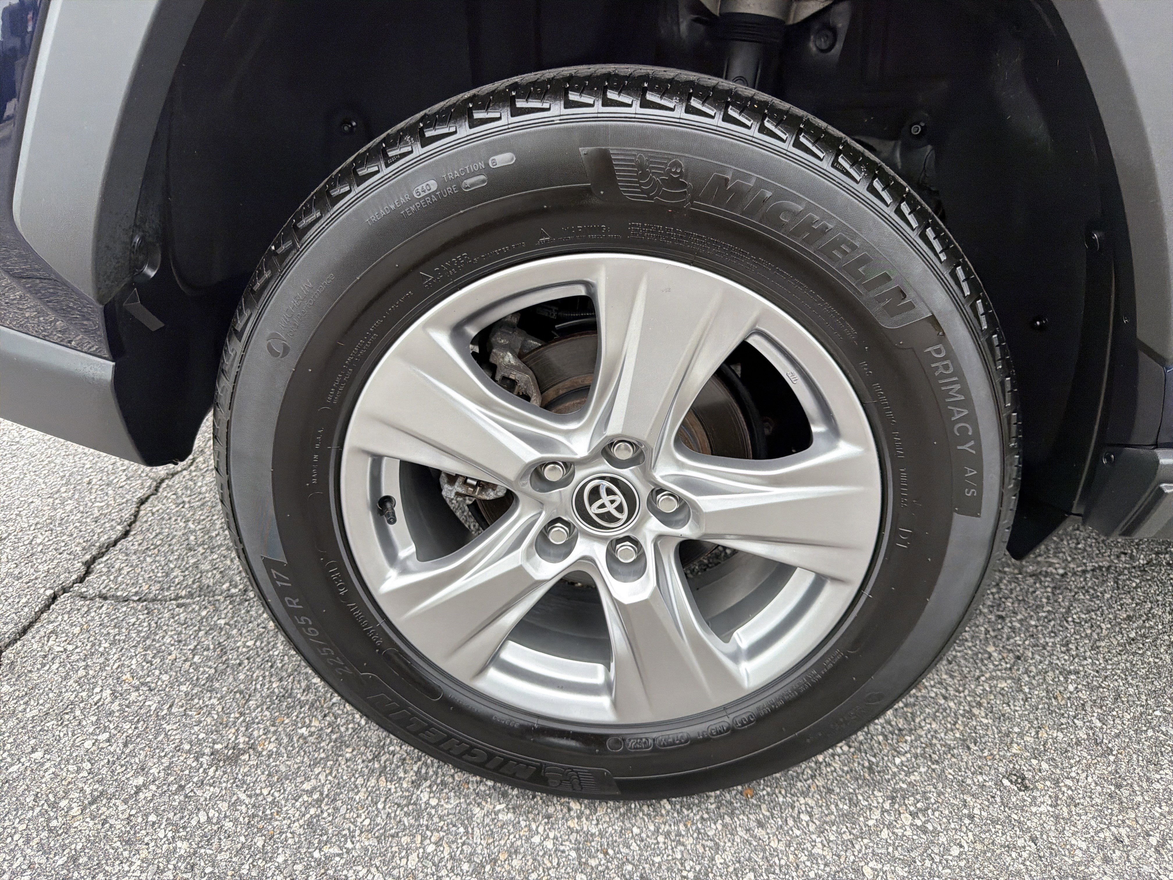Certified 2024 Toyota RAV4 XLE AWD/4WD image 28
