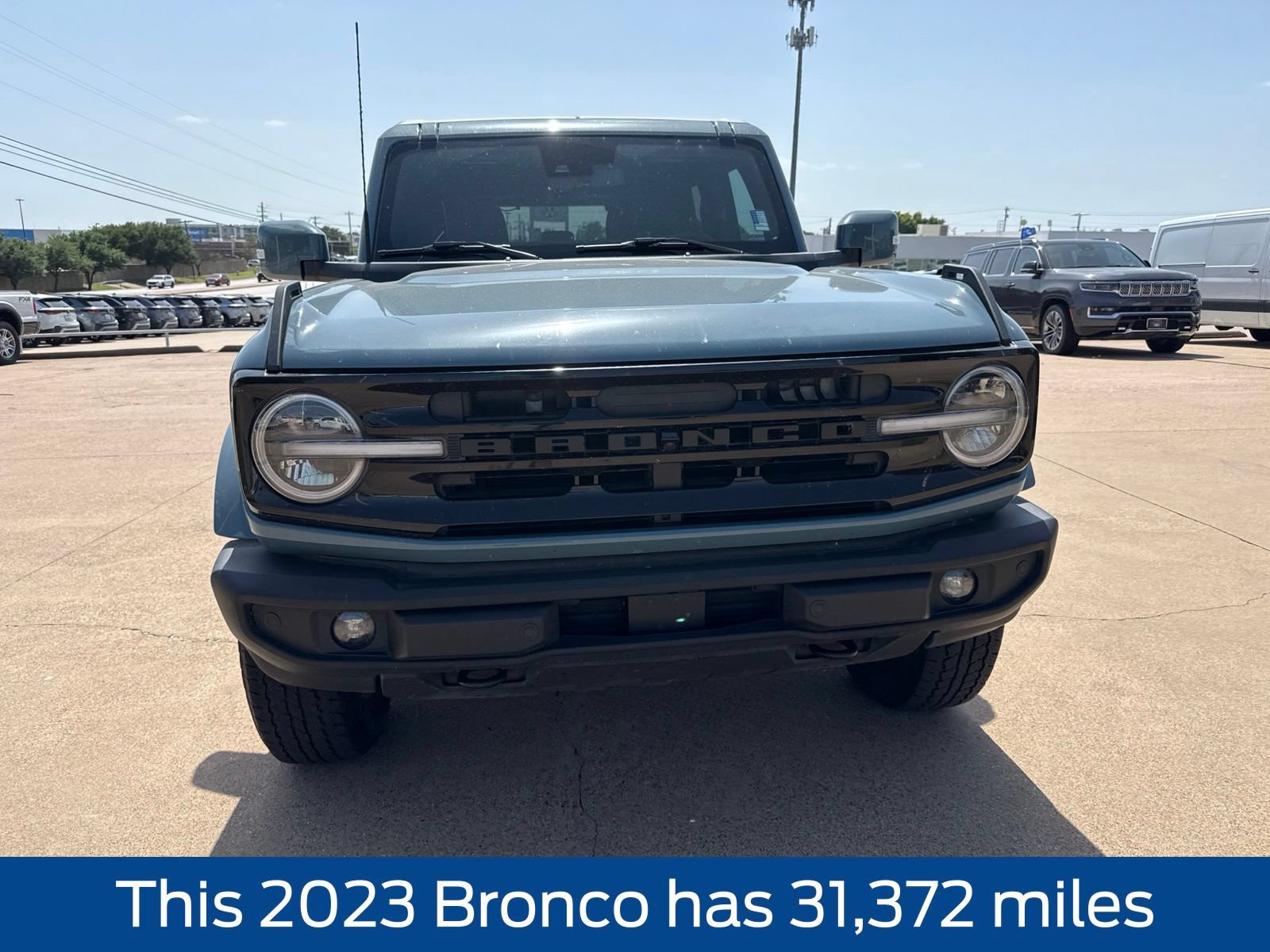 Used 2023 Ford Bronco Outer Banks AWD/4WD image 2