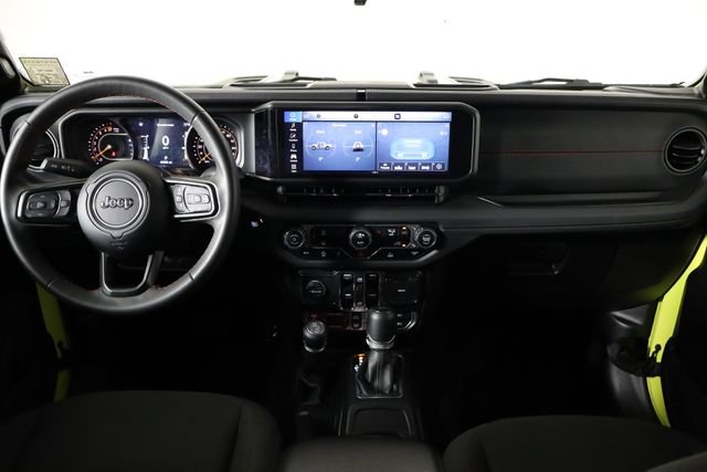 Used 2024 Jeep Gladiator Rubicon AWD/4WD image 12