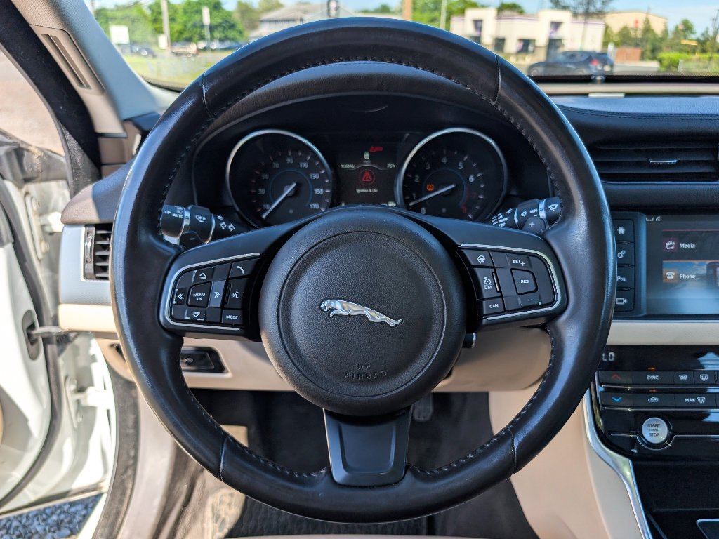 Used 2017 Jaguar XF Premium AWD/4WD image 22