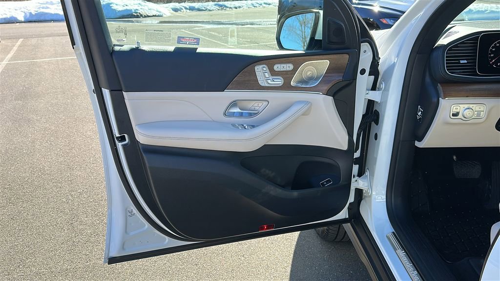 Used 2025 Mercedes-Benz GLS 450 4MATIC image 8
