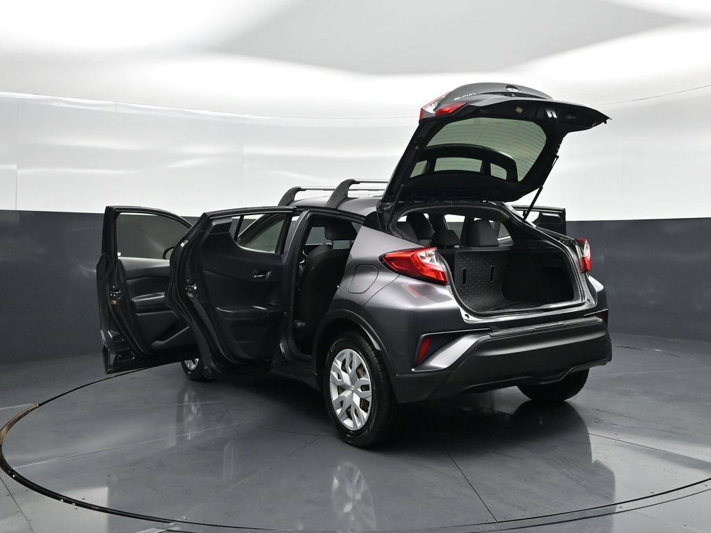 Used 2020 Toyota C-HR LE FWD image 31