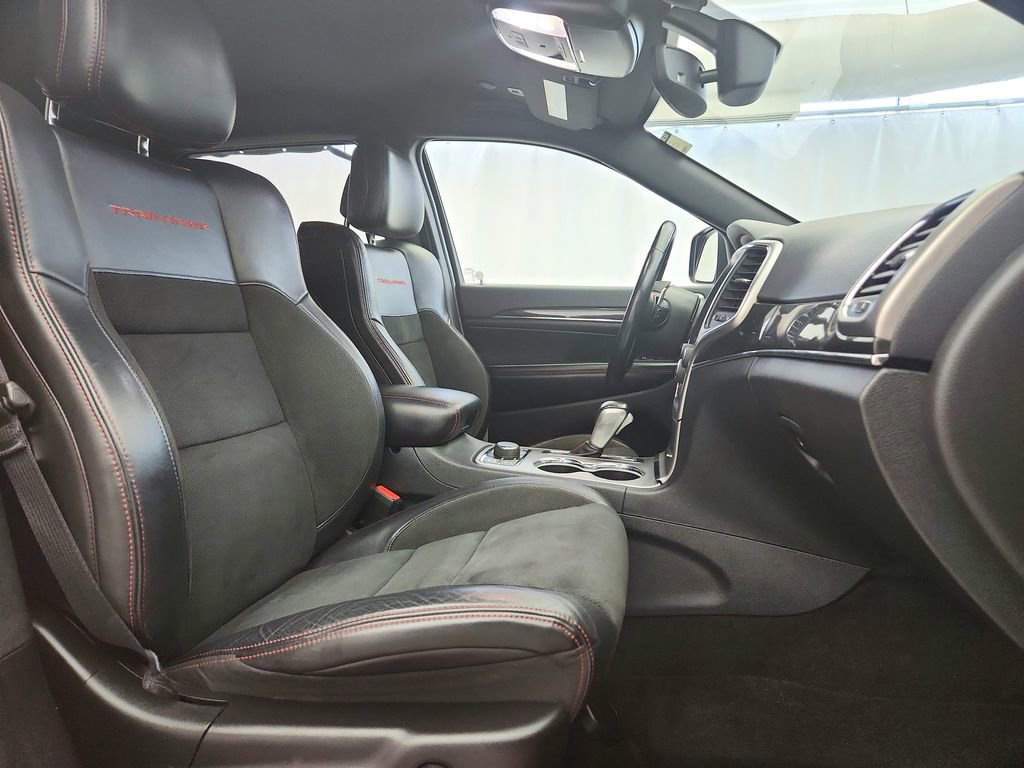 Used 2018 Jeep Grand Cherokee Trailhawk AWD/4WD image 34