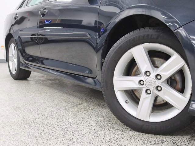Used 2014 Toyota Camry SE image 4