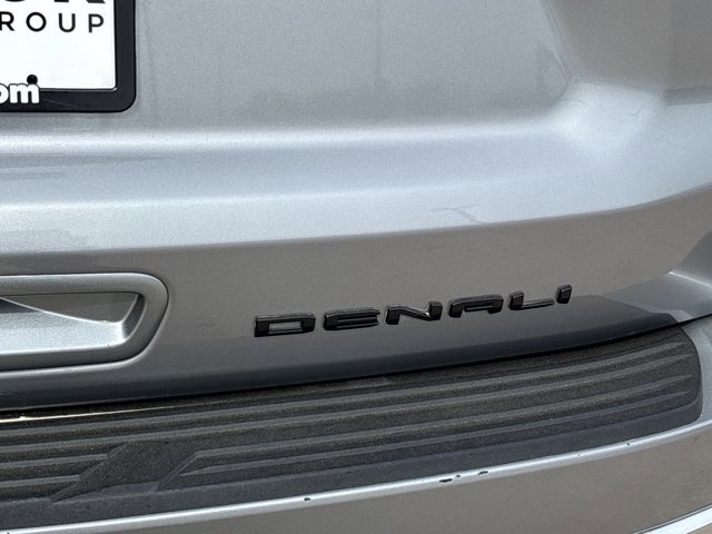 Used 2023 GMC Yukon XL Denali image 6