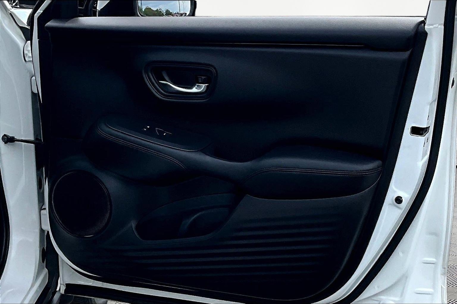 Used 2024 Honda HR-V LX image 25