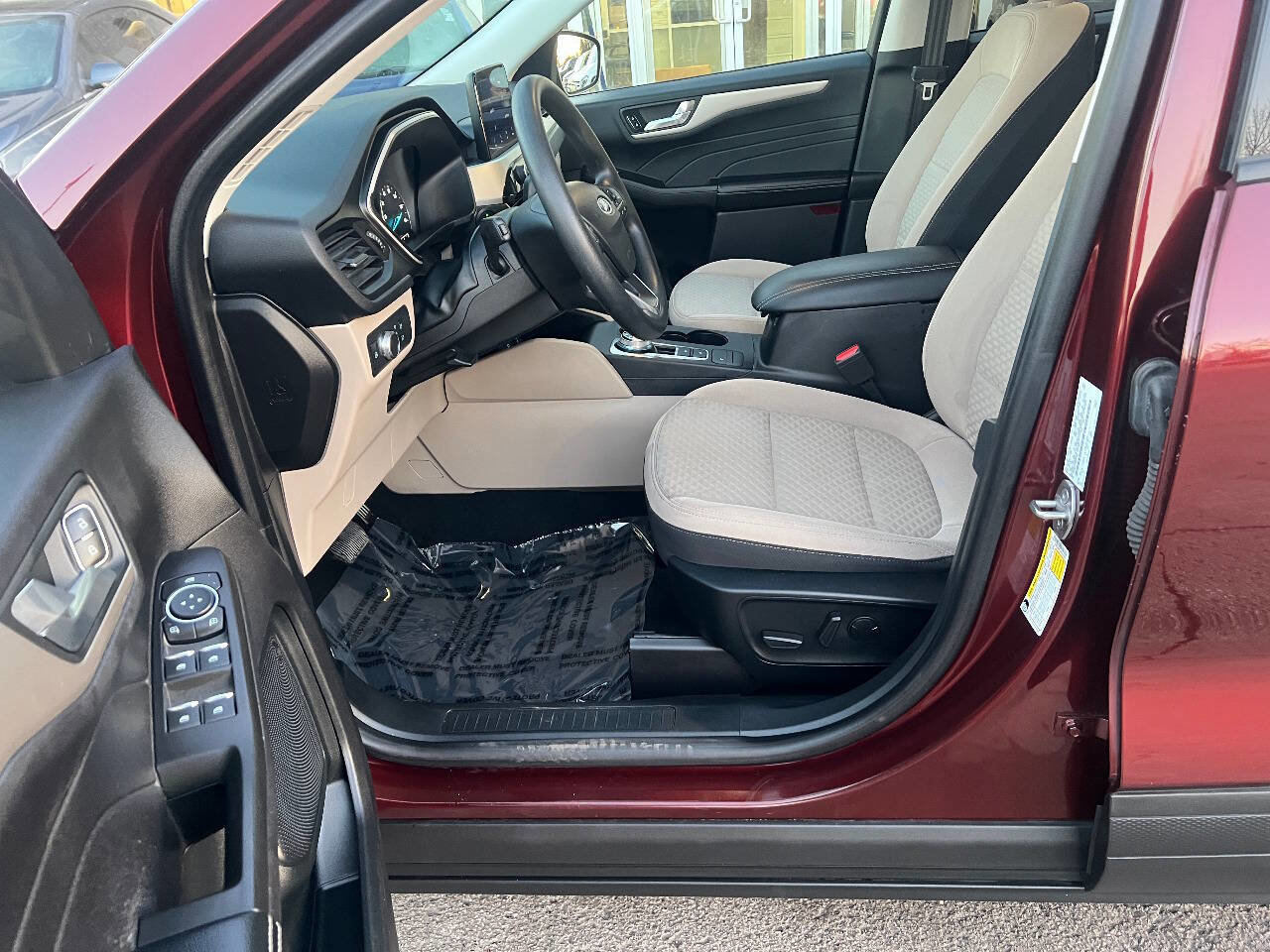 Used 2021 Ford Escape SE image 19