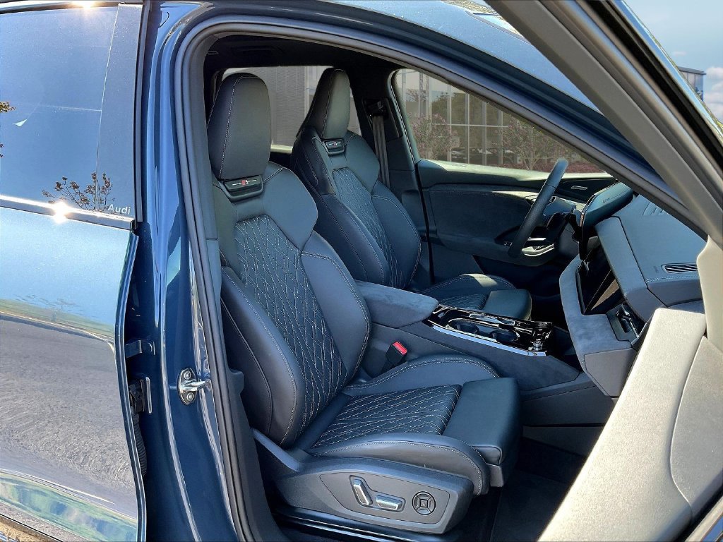 New 2027 Audi SQ6 e-tron Prestige AWD/4WD image 11