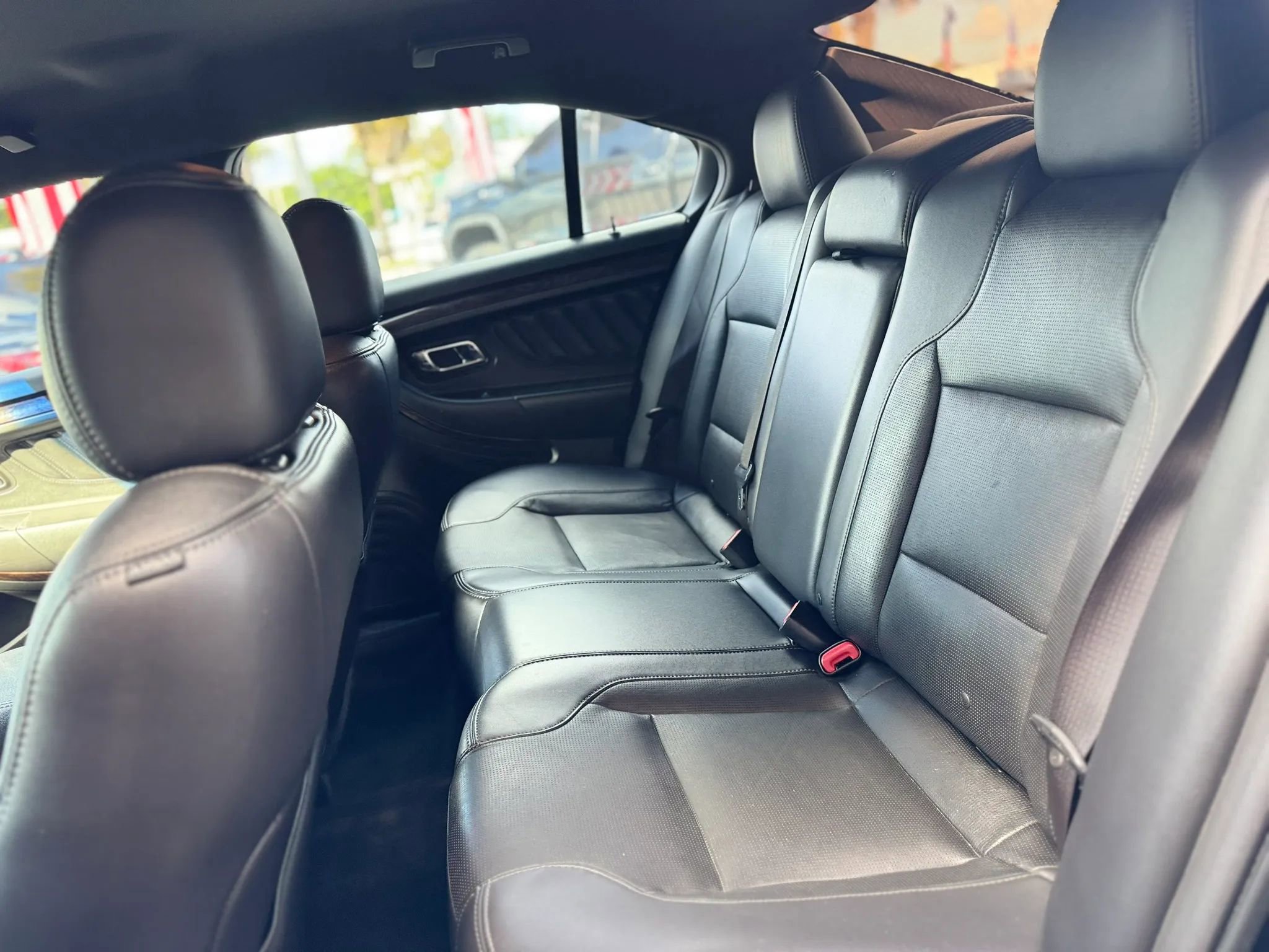 Used 2015 Ford Taurus Limited FWD image 18