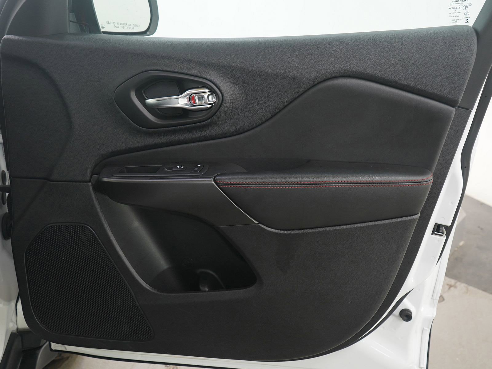 Used 2021 Jeep Cherokee Trailhawk image 11