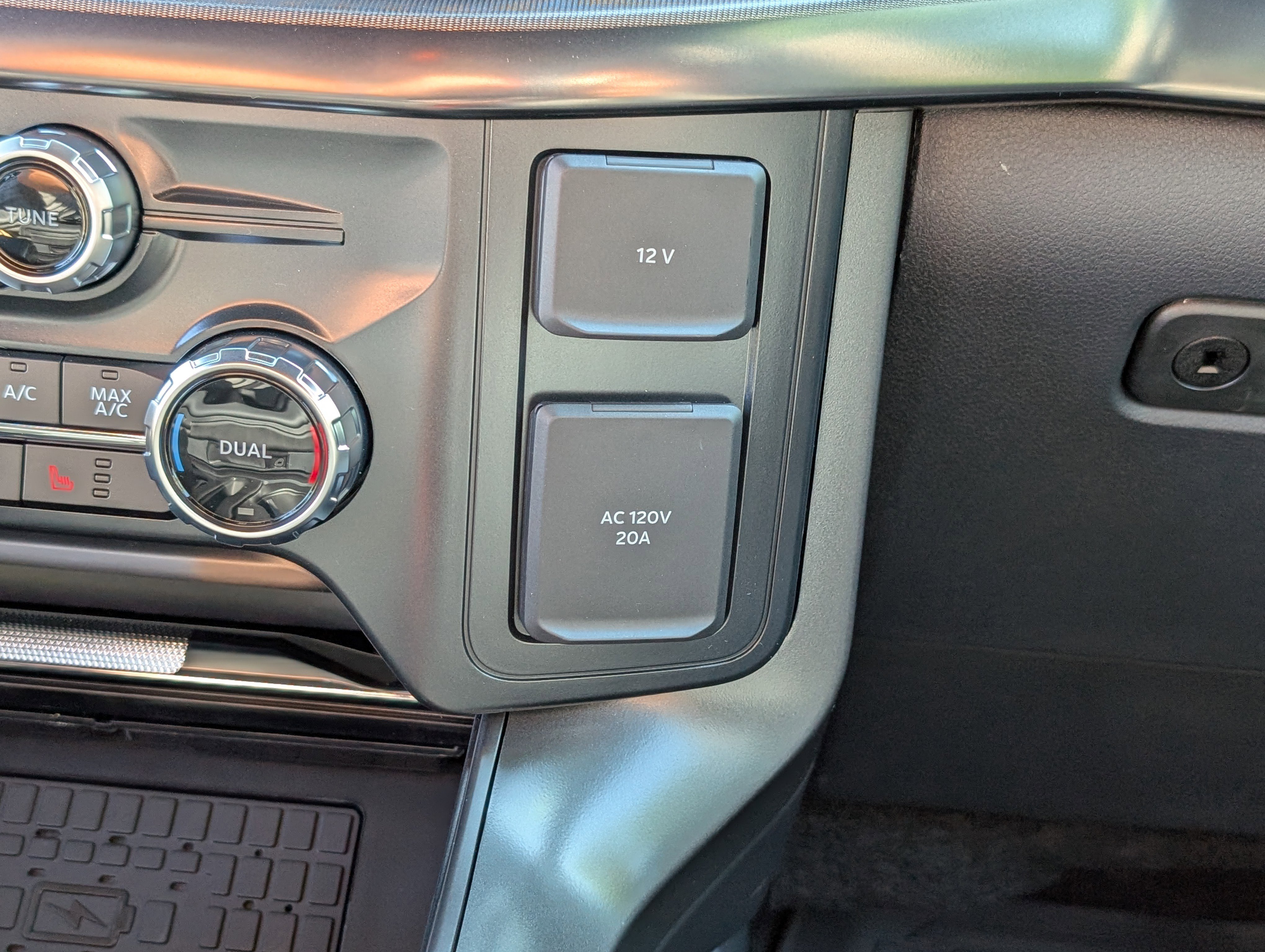 New 2025 Ford F150 Lariat w/ Equipment Group 502A High image 26