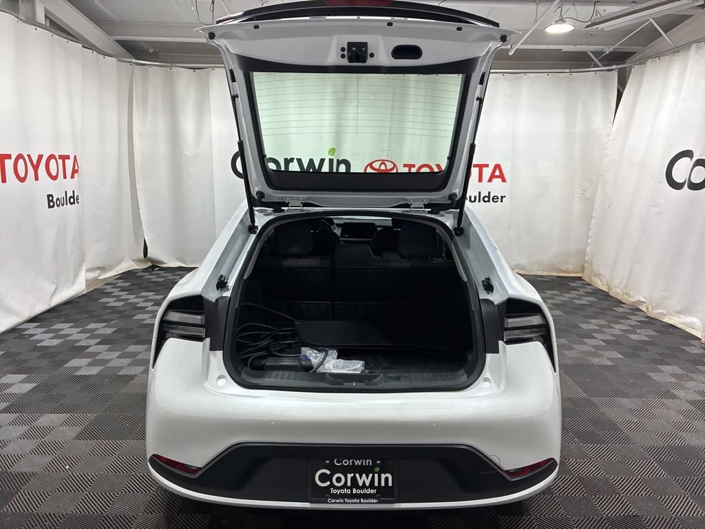 Used 2025 Toyota Prius Plug-In Hybrid FWD image 15