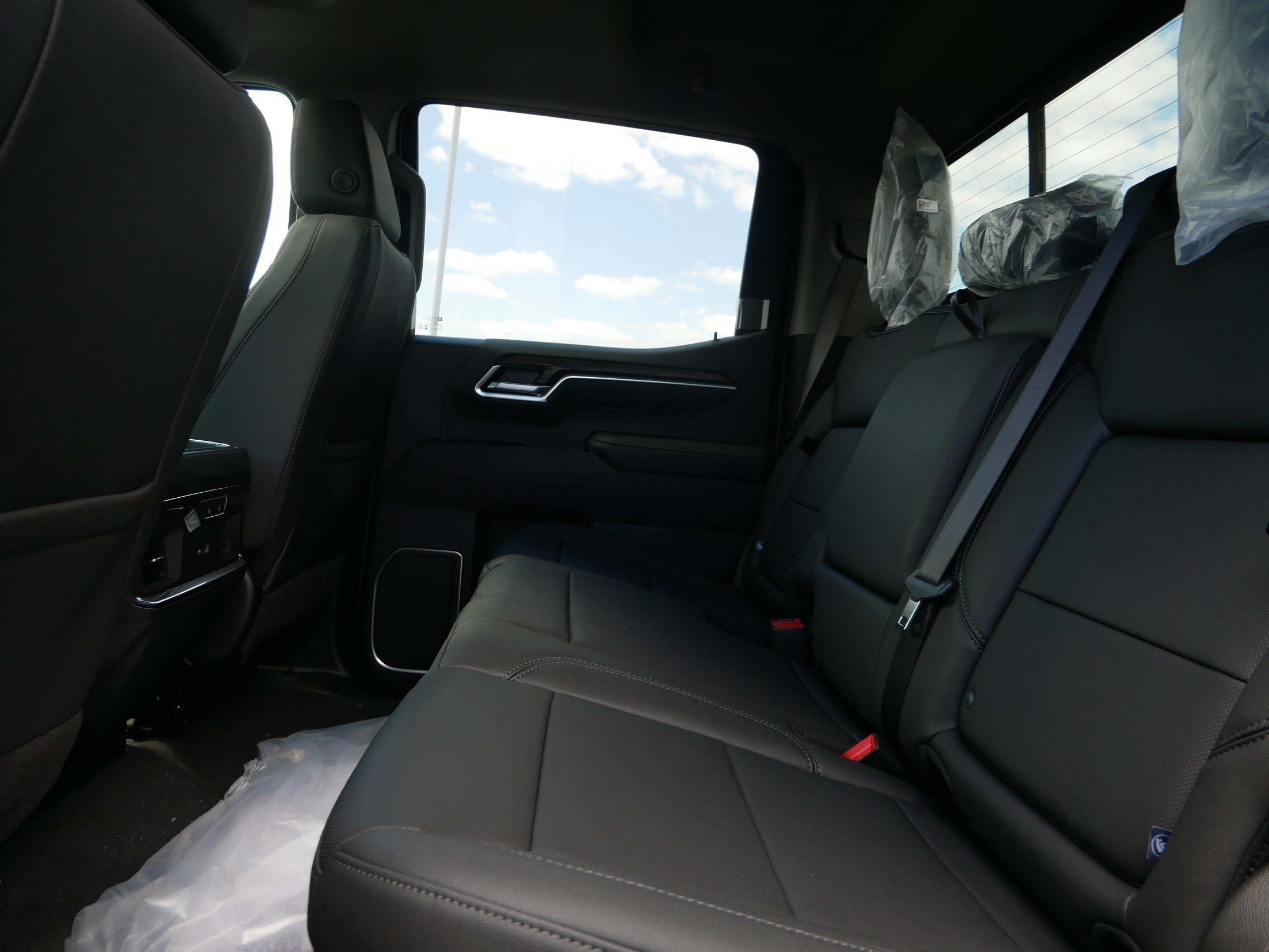 New 2026 GMC Sierra 1500 SLT w/ SLT Premium Plus Package AWD/4WD image 5