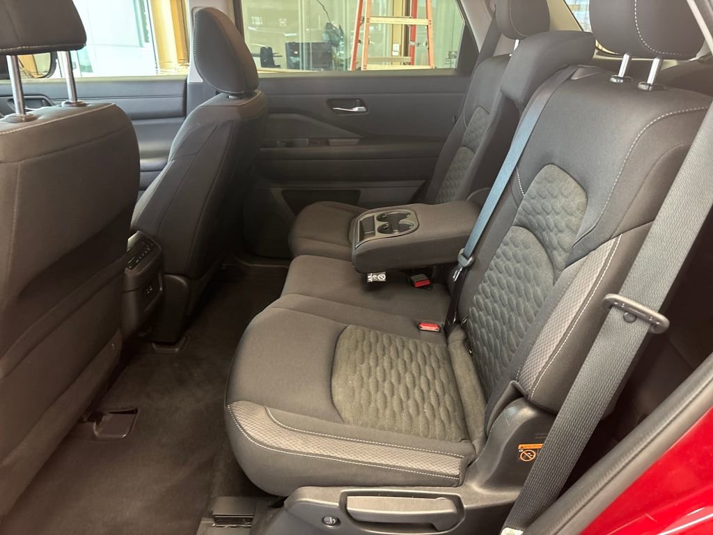 Used 2022 Nissan Pathfinder SV image 36