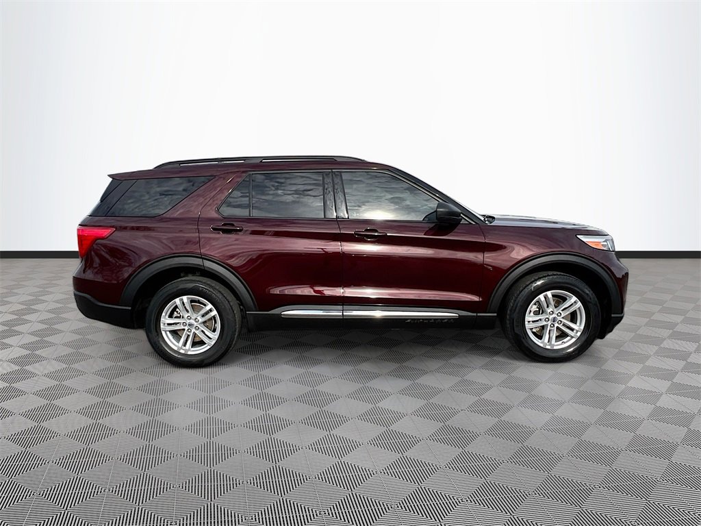 Used 2022 Ford Explorer XLT w/ Equipment Group 202A image 8