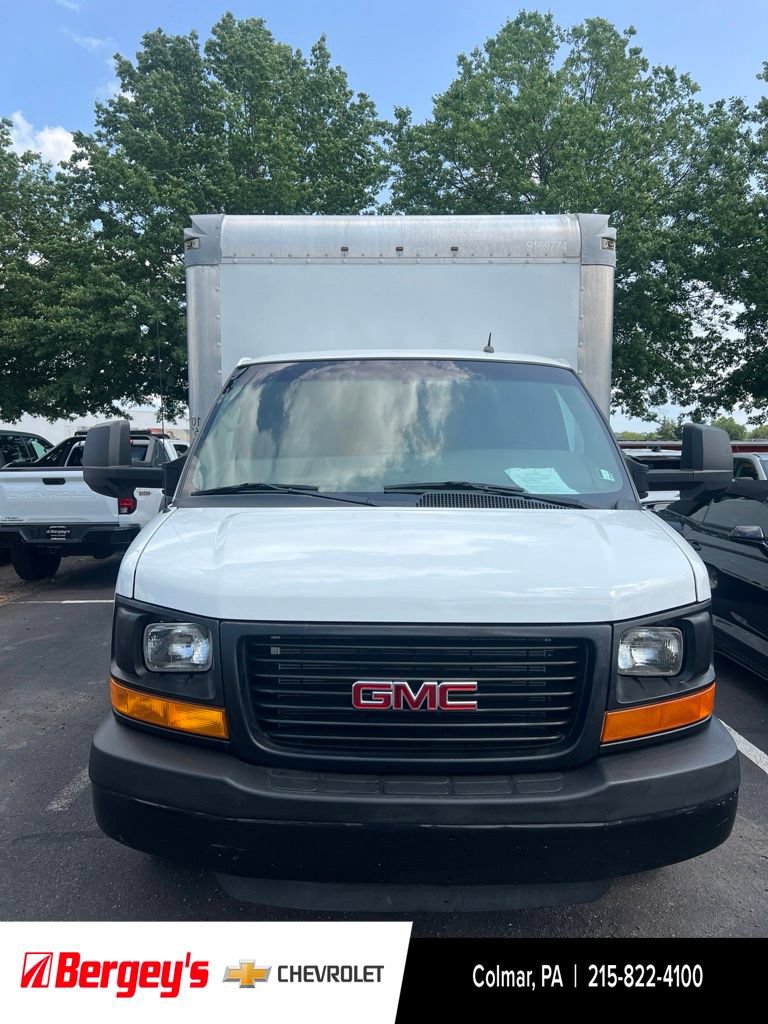 Used 2015 GMC Savana 3500 RWD image 2