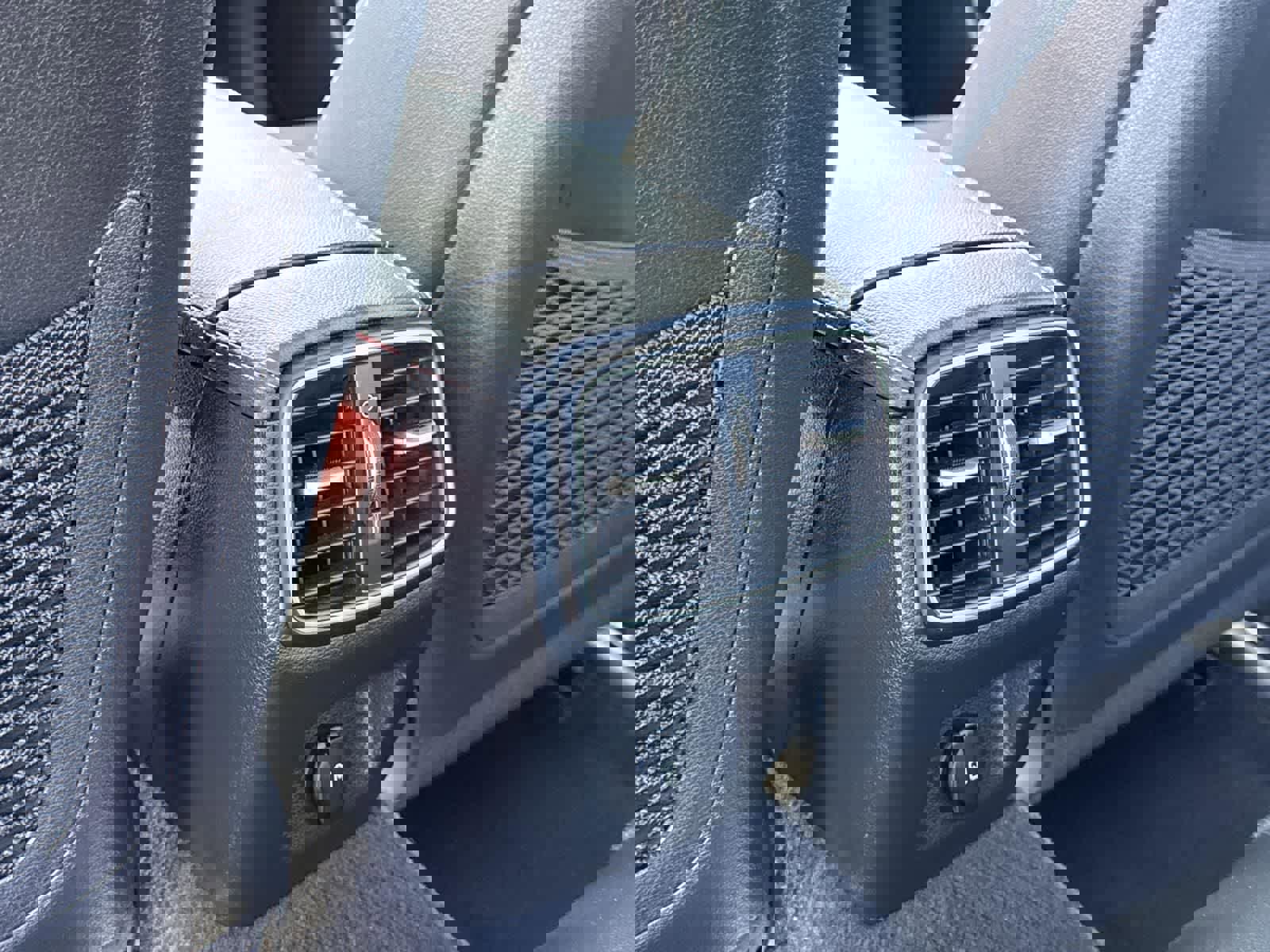 Used 2023 Genesis G70 2.0T image 27