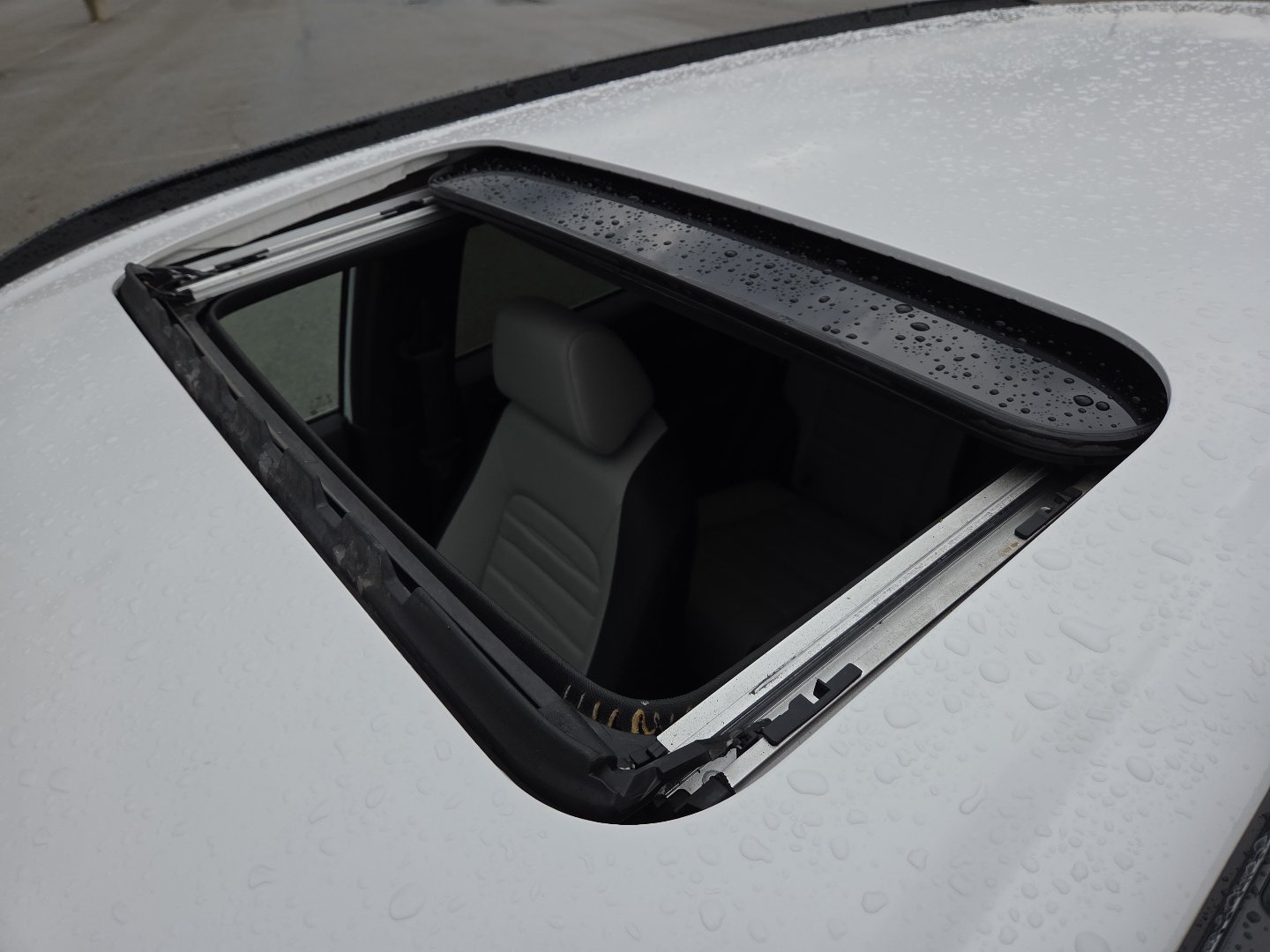 Used 2024 Honda CR-V Sport Touring image 3
