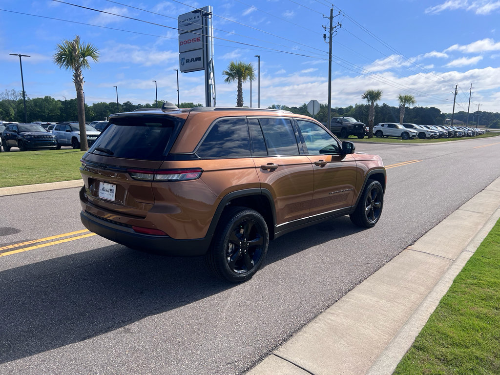 New 2026 Jeep Grand Cherokee Limited w/ Limited Altitude Package AWD/4WD image 2
