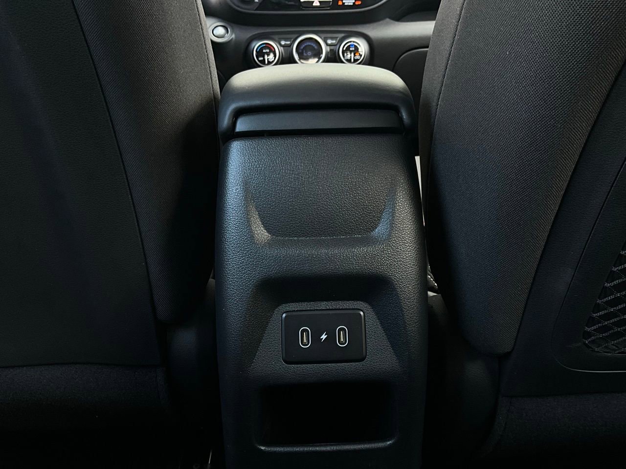 Used 2025 Hyundai Venue SEL image 12