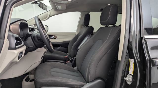 Used 2022 Chrysler Voyager LX FWD image 14