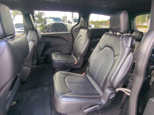 Certified 2026 Chrysler Pacifica Select FWD image 17