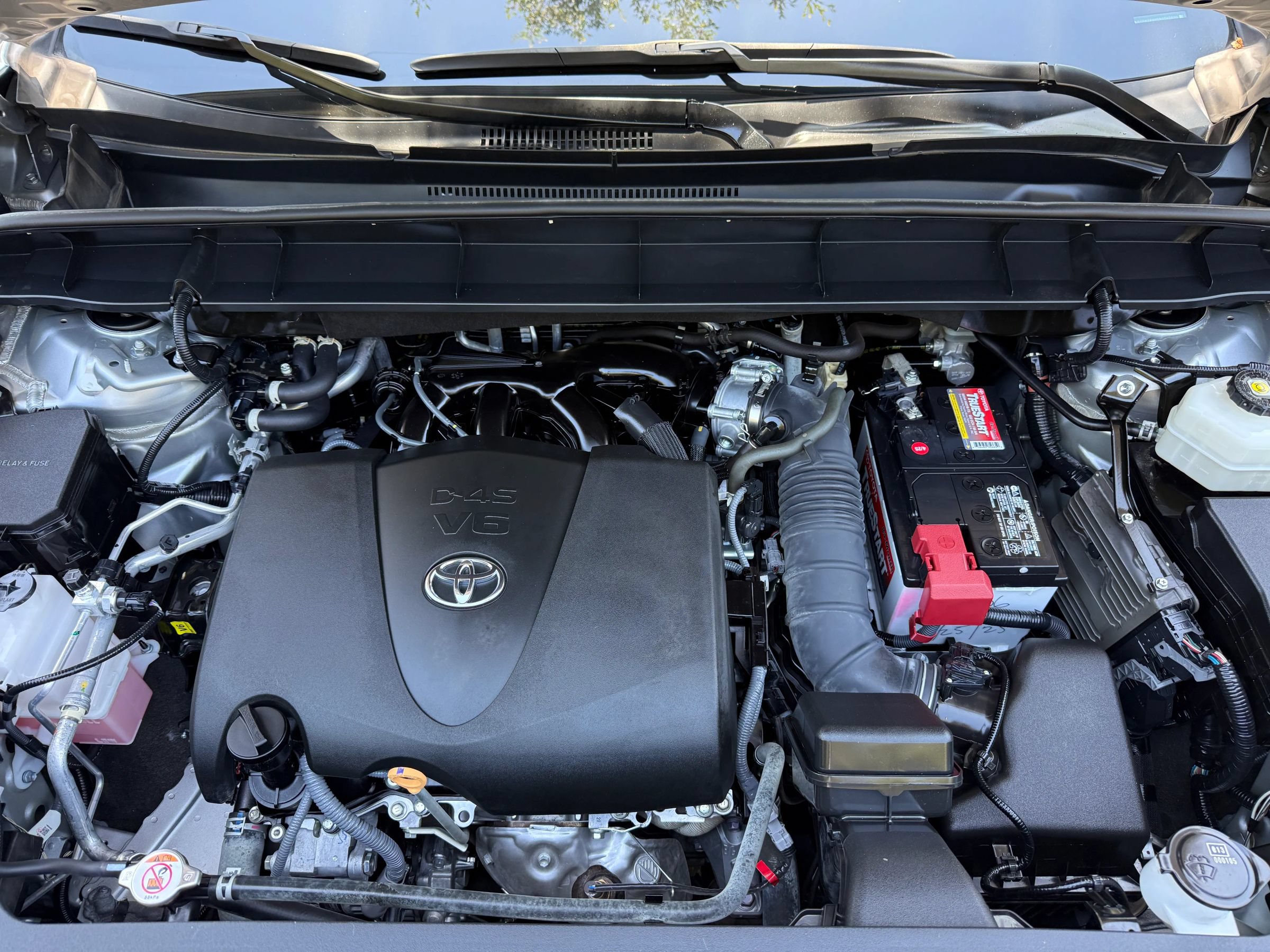 Used 2022 Toyota Highlander XLE FWD image 32