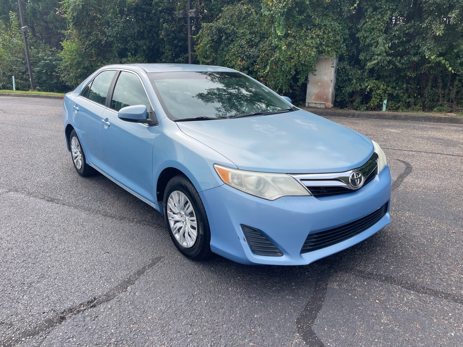 Used 2013 Toyota Camry LE FWD image 1