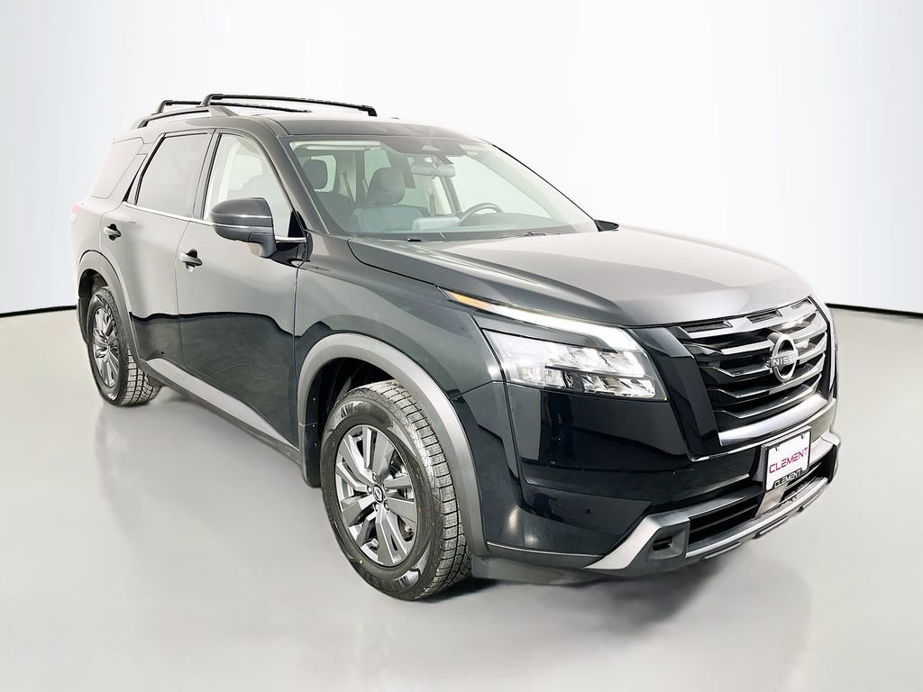 Used 2024 Nissan Pathfinder SV w/ Black Appearance Package image 4