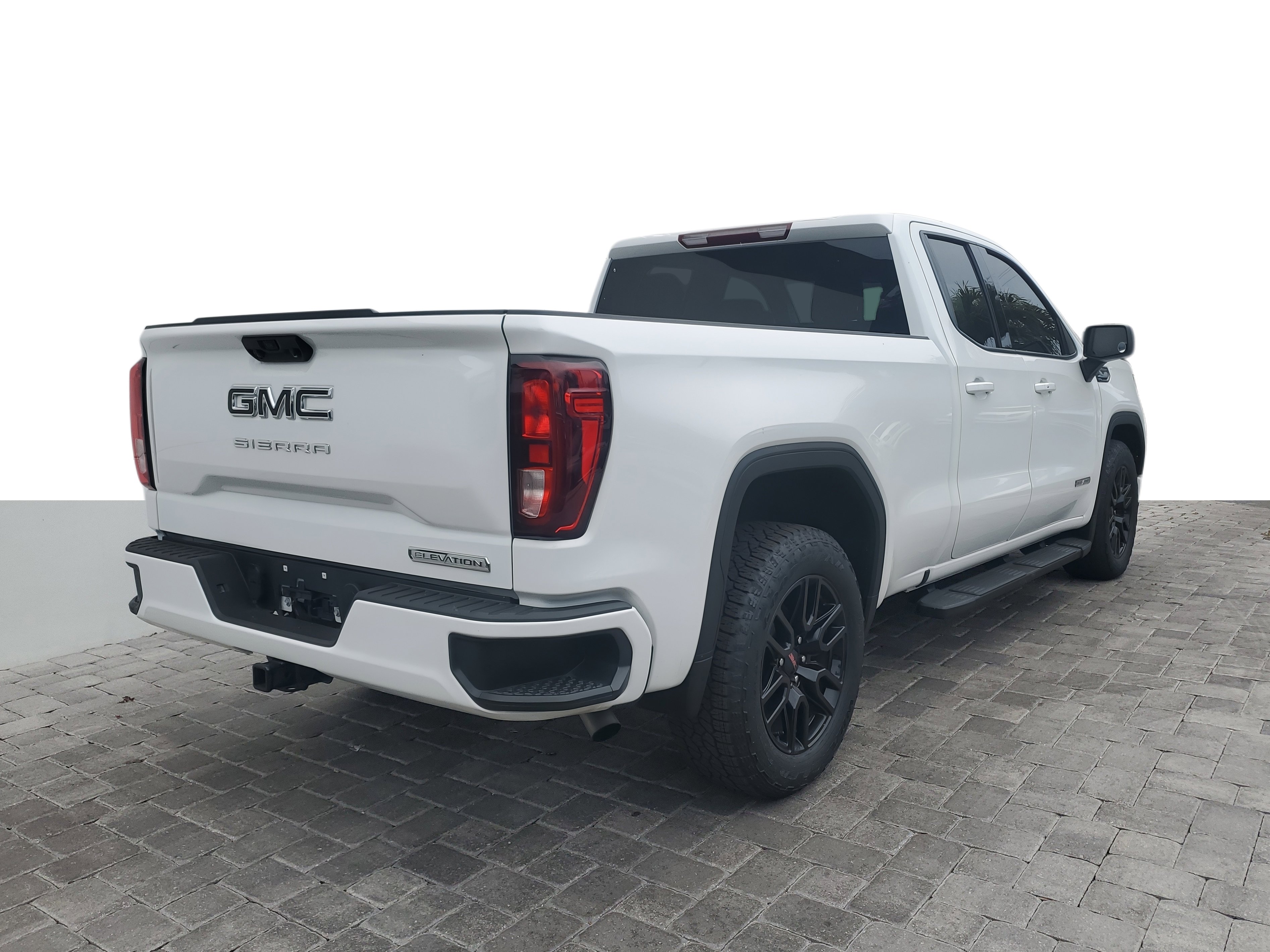 Used 2024 GMC Sierra 1500 Elevation w/ LPO, Elevation Black Package image 6