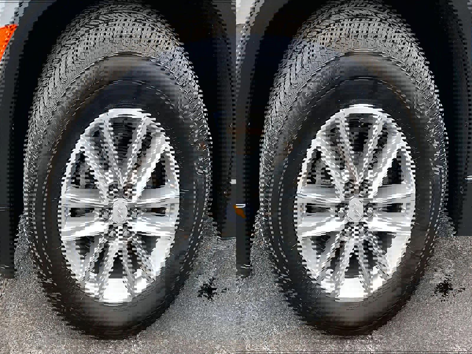 Used 2023 Chevrolet Traverse LT image 7