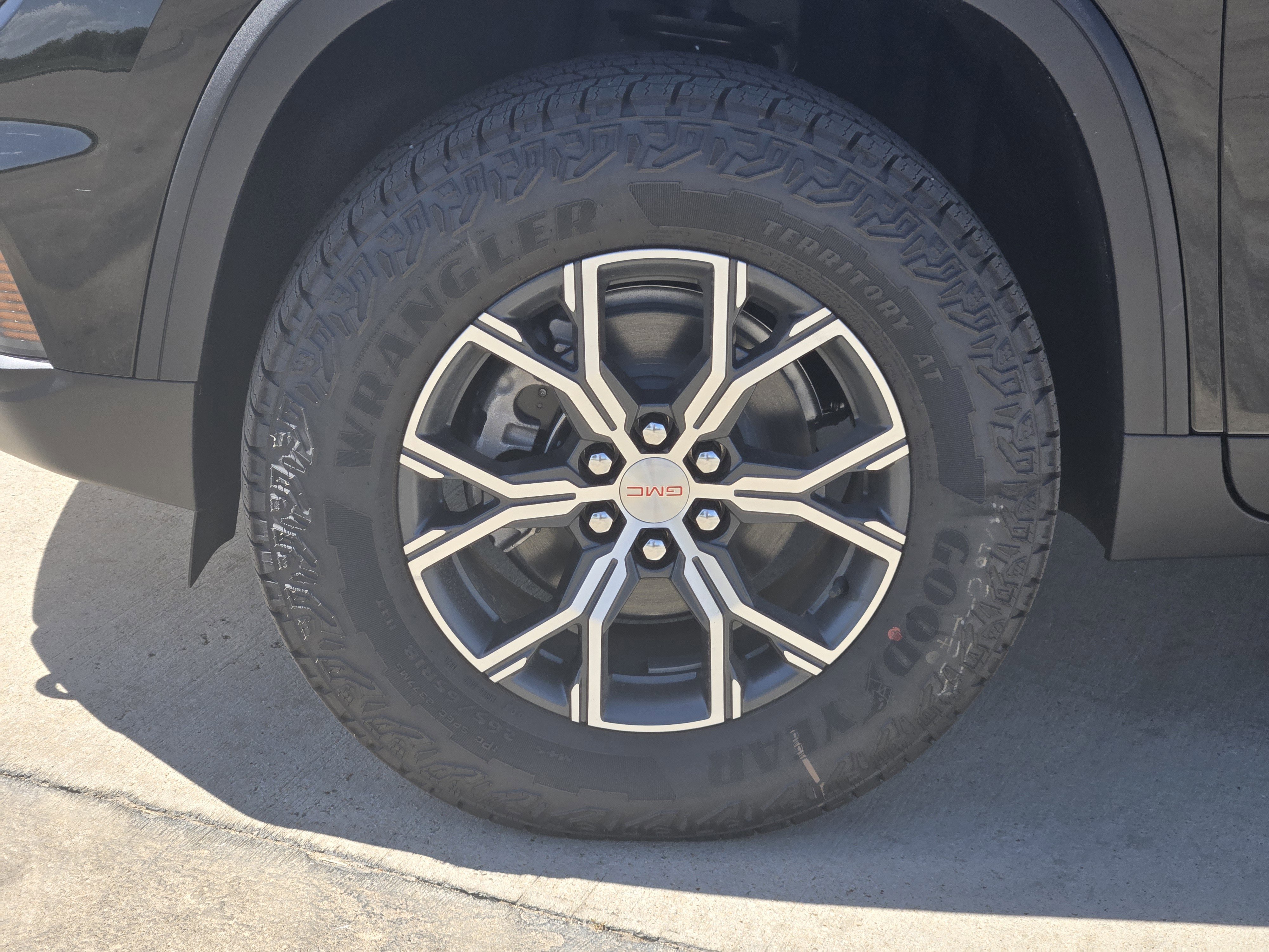 New 2026 GMC Acadia AT4 w/ Luxury Package image 8