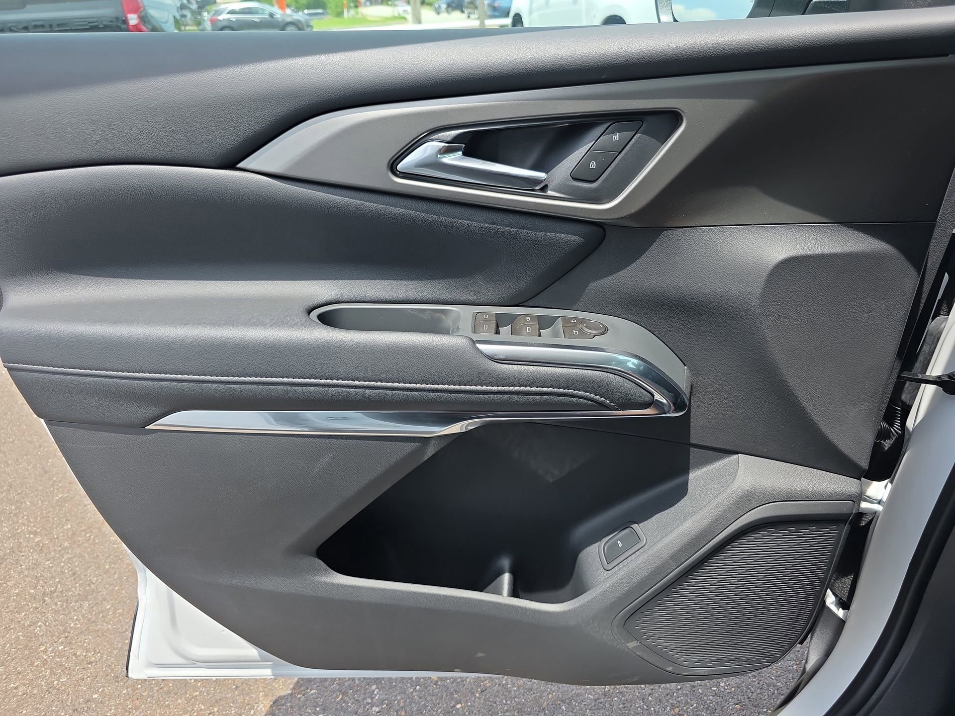 New 2026 Chevrolet Traverse LT w/ Sun and Wheel Package FWD image 18