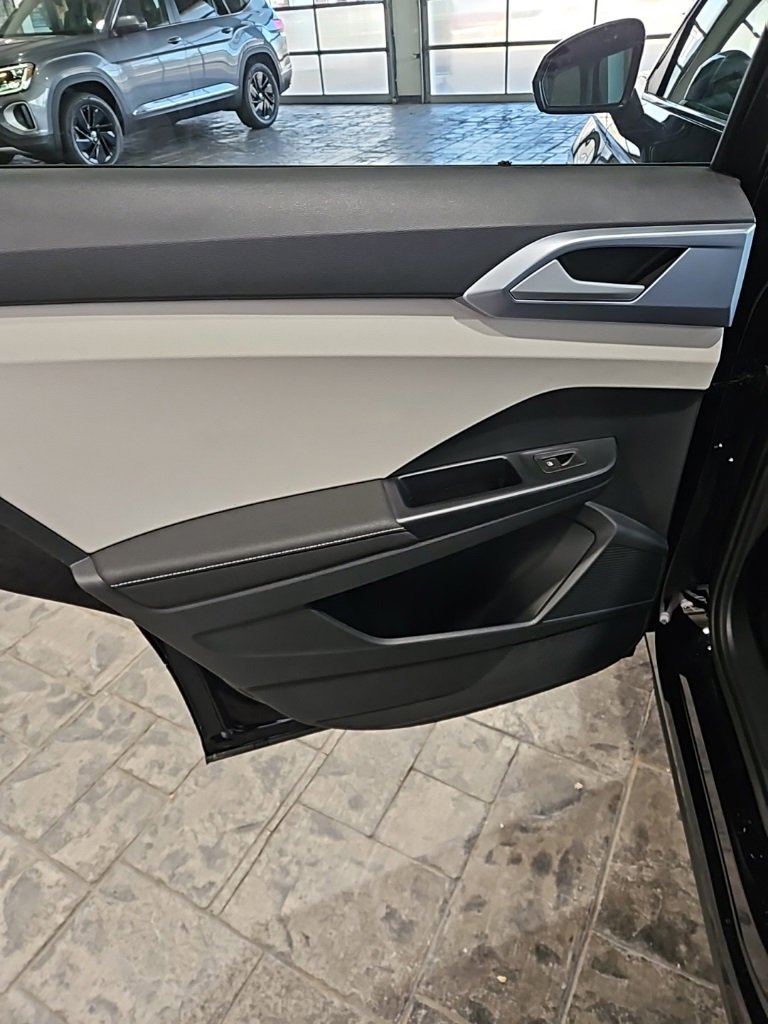 New 2026 Volkswagen Taos SE image 20