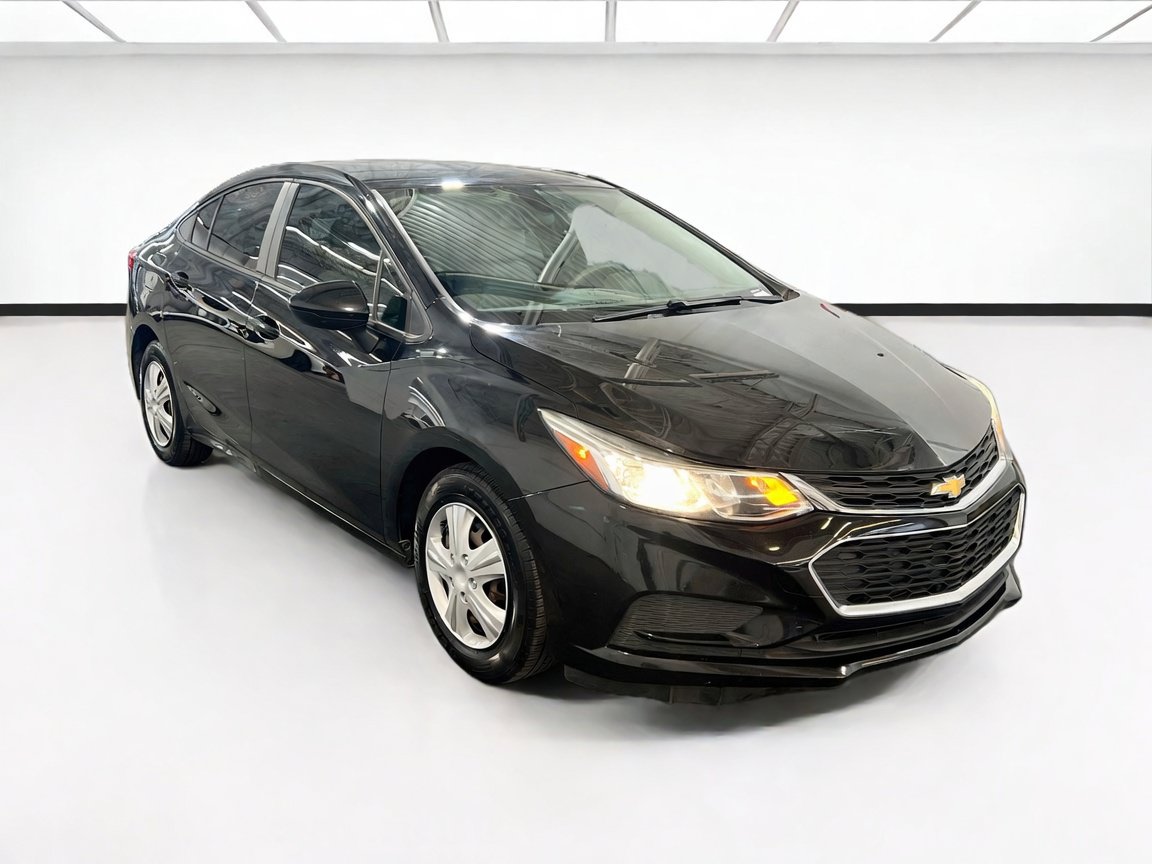 Used 2018 Chevrolet Cruze LS FWD image 3
