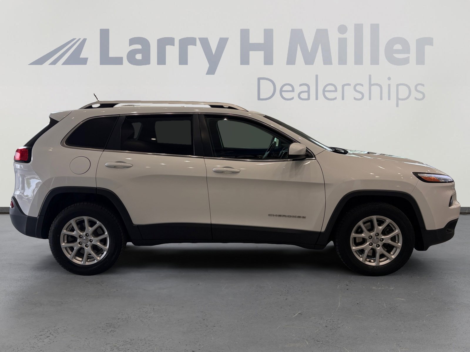 Used 2015 Jeep Cherokee Latitude w/ Cold Weather Group image 6