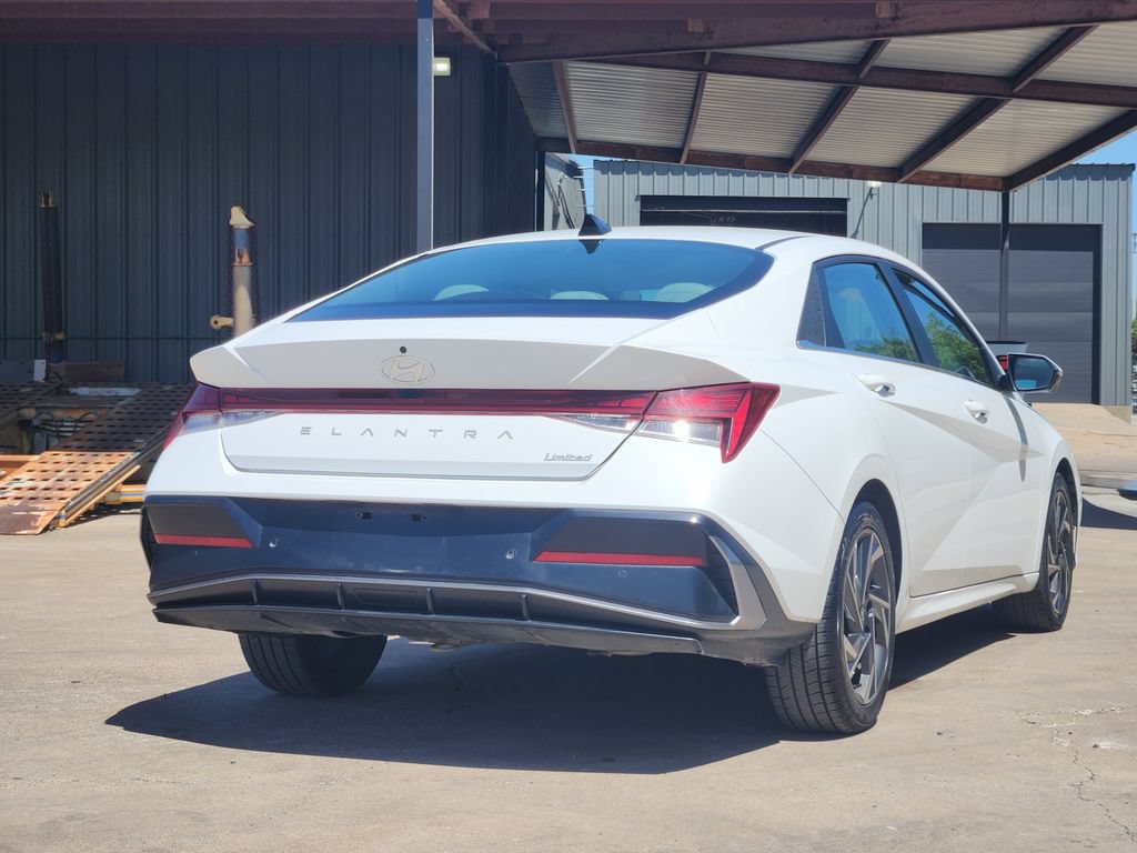 Used 2024 Hyundai Elantra Limited FWD image 4