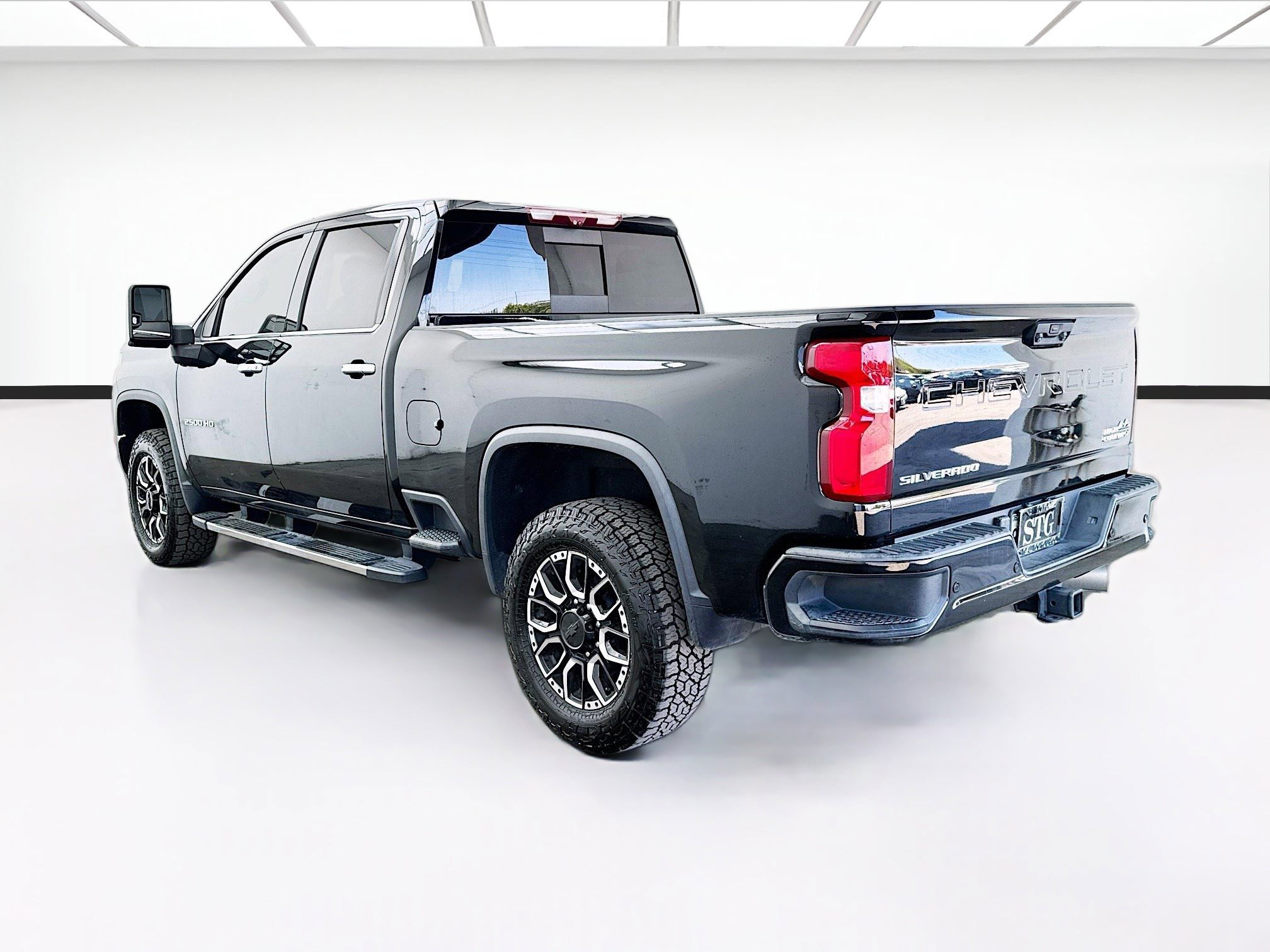 Used 2022 Chevrolet Silverado 2500 High Country w/ Z71 Off-Road Package image 6