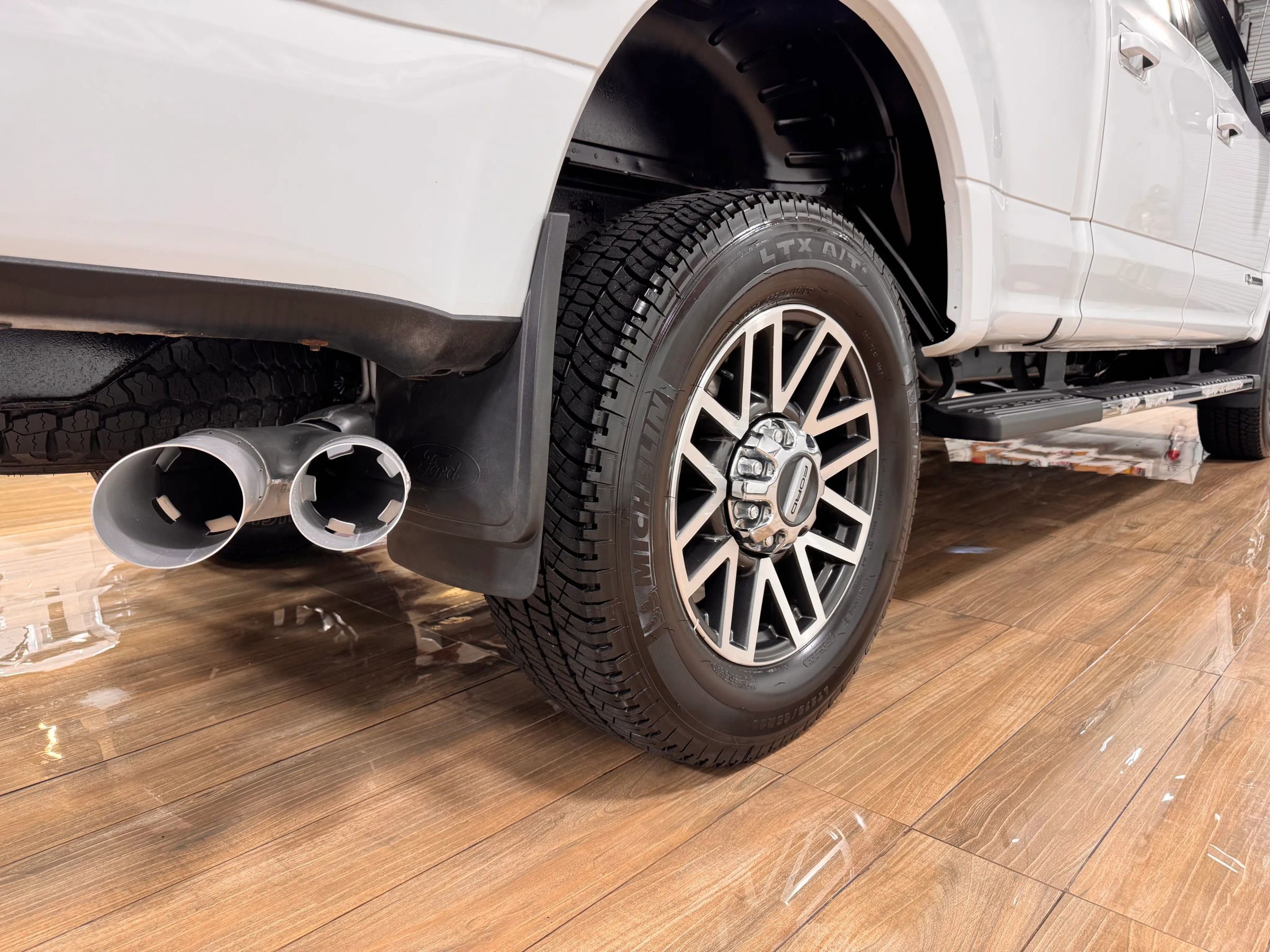 Used 2019 Ford F250 Lariat w/ Lariat Value Package AWD/4WD image 6